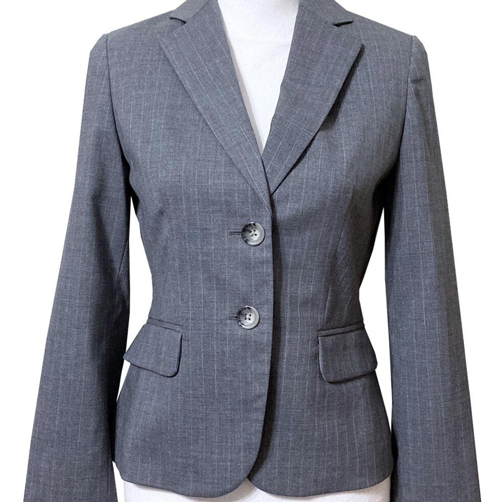 Banana Republic Women’s Blazer ** Size 8 Grey Pinstripe ** Dryclean Tag